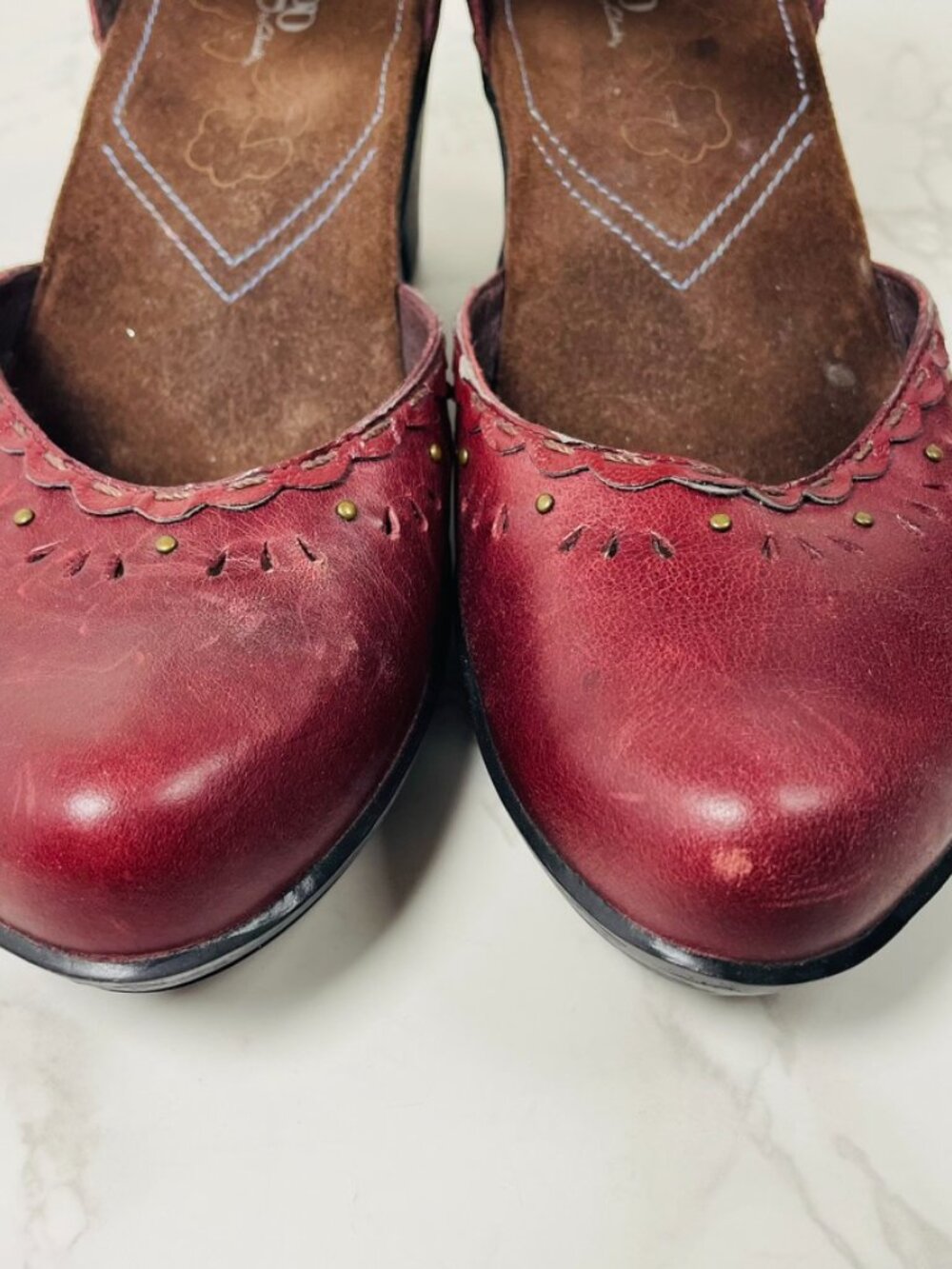 Indigo Clarks Burgundy Red Leather Scallop Edge Mary Jane Ankle Strap Heels | 8 - Picture 4 of 12